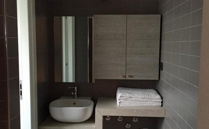 Isola Apartments, Livigno, Bathroom